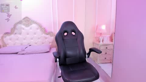 Amy online show from October 6, 2025, 7:33 pm