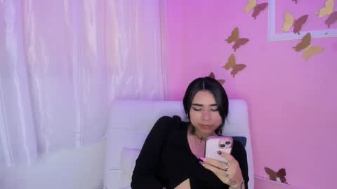 Snapshot of amyolimpo chatting on January 15, 2025, 8:26 pm Amy ... Nice to meet u thumb up me please its important online show from January 15, 2025, 8:26 pm