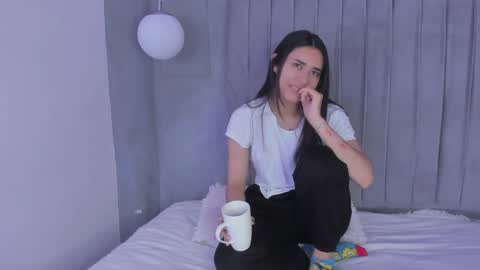 Snapshot of amyolimpo chatting on January 20, 2025, 7:36 am Amy ... Nice to meet u thumb up me please its important online show from January 20, 2025, 7:36 am