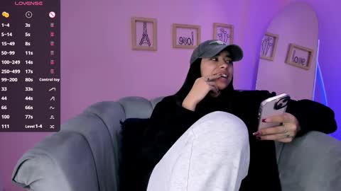 Snapshot of amyolimpo chatting on February 12, 2025, 5:26 am Amy ... Nice to meet u thumb up me please its important online show from February 12, 2025, 5:26 am