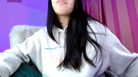 Snapshot of amyolimpo chatting on November 12, 2025, 4:46 am Amy ... Nice to meet u thumb up me please its important online show from November 12, 2025, 4:46 am