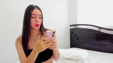 Snapshot of ana_castilo chatting on January 3, 2025, 11:35 am Ana IG an castillo 1 online show from January 3, 2025, 11:35 am