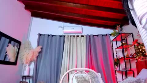 ana_grecco online show from November 28, 2025, 8:39 am