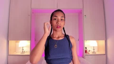 anaacollins_ online show from November 7, 2025, 11:32 am