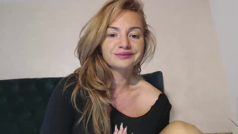 Snapshot of anabeatrice29 chatting on December 2, 2024, 10:45 pm Ana online show from December 2, 2024, 10:45 pm