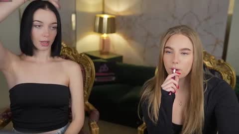 Snapshot of anabel2054 chatting on November 18, 2025, 8:52 am Sweet girls online show from November 18, 2025, 8:52 am