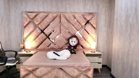 HI I AM ANABELL online show from October 18, 2025, 7:36 pm