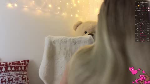 Annie  online show from December 28, 2024, 2:42 pm