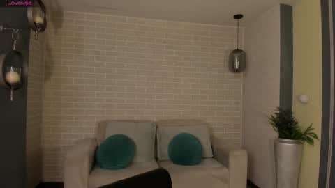 Ana  online show from November 19, 2025, 7:03 pm