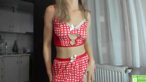 Snapshot of anahi1993 chatting on October 10, 2025, 4:22 am Anahi online show from October 10, 2025, 4:22 am