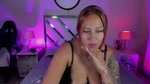 Anah Jones online show from December 1, 2025, 8:03 pm