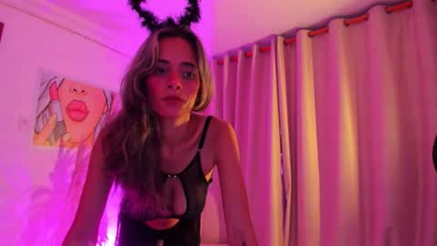 Ana online show from October 28, 2025, 8:00 pm