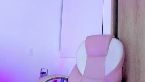 Snapshot of anastaciablake chatting on December 16, 2024, 4:13 am Anastacia online show from December 16, 2024, 4:13 am