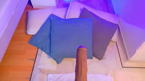 Kendra  online show from November 13, 2025, 10:36 am