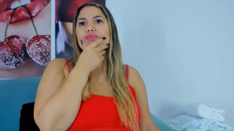 Snapshot of andhrea_vale chatting on November 7, 2025, 11:43 am Andrea online show from November 7, 2025, 11:43 am