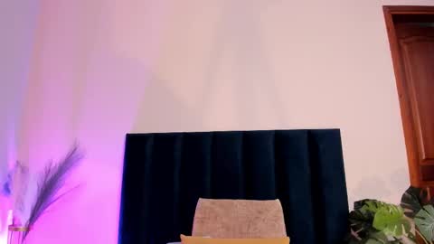 Snapshot of andracyruss chatting on November 13, 2025, 11:42 am Andra Cyrus online show from November 13, 2025, 11:42 am