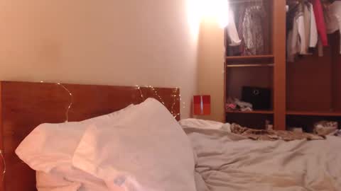 Snapshot of andrasweetie chatting on December 8, 2024, 4:57 am Andra online show from December 8, 2024, 4:57 am