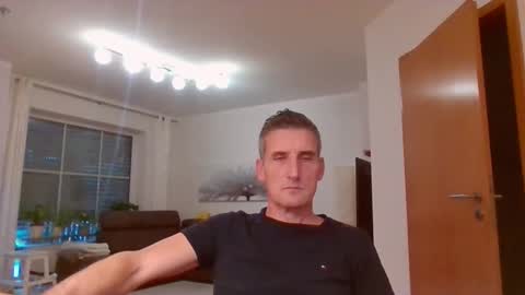 Snapshot of andre029 chatting on October 10, 2025, 6:45 am Name online show from October 10, 2025, 6:45 am