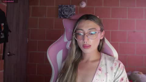 Andrea  online show from October 11, 2025, 5:22 pm