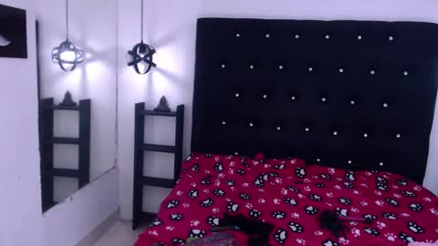 Snapshot of andrea_gill_ chatting on January 7, 2025, 7:17 pm Andres Gil online show from January 7, 2025, 7:17 pm