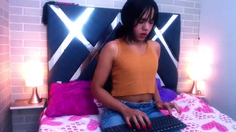 Snapshot of andrea_gill_ chatting on February 17, 2025, 12:05 pm Andres Gil online show from February 17, 2025, 12:05 pm