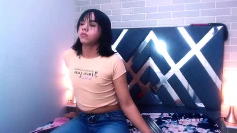 Snapshot of andrea_gill_ chatting on February 24, 2025, 11:32 am Andres Gil online show from February 24, 2025, 11:32 am