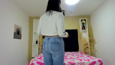 Snapshot of andrea_gill_ chatting on September 30, 2025, 11:48 am Andres Gil online show from September 30, 2025, 11:48 am