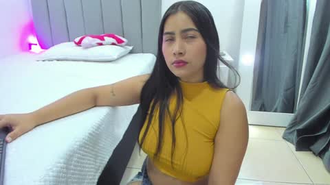 Snapshot of andrea_osorio_ chatting on January 23, 2025, 12:52 pm Andrea online show from January 23, 2025, 12:52 pm