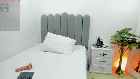 Snapshot of andrea_osorio_ chatting on March 3, 2025, 1:31 pm Andrea online show from March 3, 2025, 1:31 pm