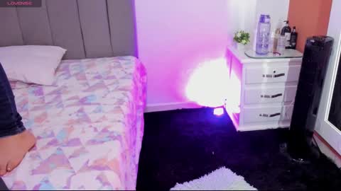 Snapshot of andrea_osorio_ chatting on October 7, 2025, 11:51 am Andrea online show from October 7, 2025, 11:51 am