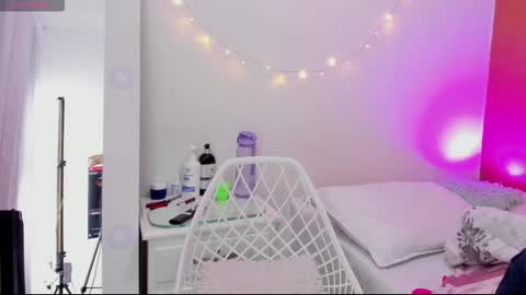 Snapshot of andrea_osorio_ chatting on October 29, 2025, 11:56 am Andrea online show from October 29, 2025, 11:56 am