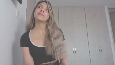 Snapshot of andreau_19 chatting on November 28, 2025, 1:25 pm andreau 19 online show from November 28, 2025, 1:25 pm