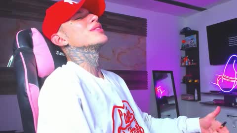 andrees_s online show from October 26, 2025, 11:31 pm