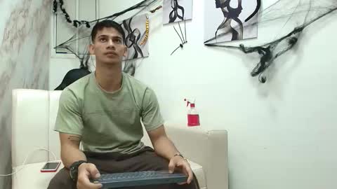 Snapshot of andres_stud chatting on October 19, 2025, 4:46 am andres_stud online show from October 19, 2025, 4:46 am