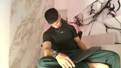 Snapshot of andres_stud chatting on October 26, 2025, 4:29 am andres_stud online show from October 26, 2025, 4:29 am