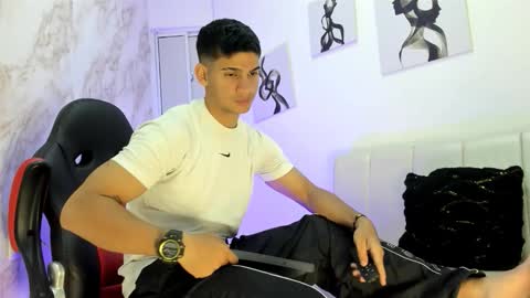 Snapshot of andres_stud chatting on November 10, 2025, 4:22 am andres_stud online show from November 10, 2025, 4:22 am