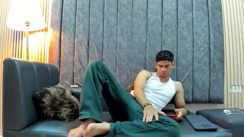 Snapshot of andres_stud chatting on November 22, 2025, 5:17 am andres_stud online show from November 22, 2025, 5:17 am