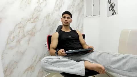 Snapshot of andres_stud chatting on November 24, 2025, 4:23 am andres_stud online show from November 24, 2025, 4:23 am