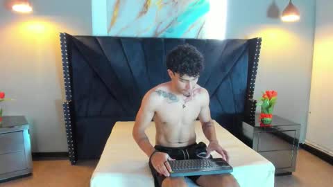 Snapshot of andres_vnk chatting on October 27, 2025, 7:18 pm Andres online show from October 27, 2025, 7:18 pm