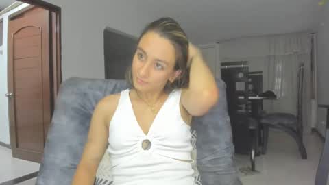 Snapshot of andresgiraldo1 chatting on February 5, 2025, 3:55 am Isa --------- online show from February 5, 2025, 3:55 am