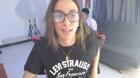 Snapshot of andresgiraldo1 chatting on September 21, 2025, 12:23 am Isa --------- online show from September 21, 2025, 12:23 am