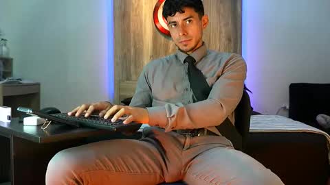 Andrew online show from October 10, 2025, 2:43 am