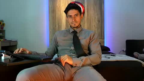 Andrew online show from November 11, 2025, 2:44 am