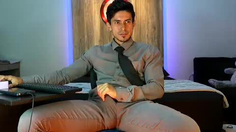 Andrew online show from November 28, 2025, 3:31 am