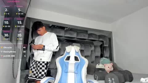 Snapshot of andrew_twink18 chatting on February 26, 2025, 5:31 am Andrew M. online show from February 26, 2025, 5:31 am