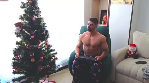 Snapshot of andrewfame chatting on December 11, 2024, 4:53 pm Andrew online show from December 11, 2024, 4:53 pm