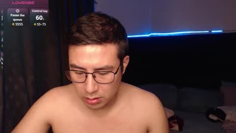 andrewmhilton_ online show from December 1, 2025, 6:07 am