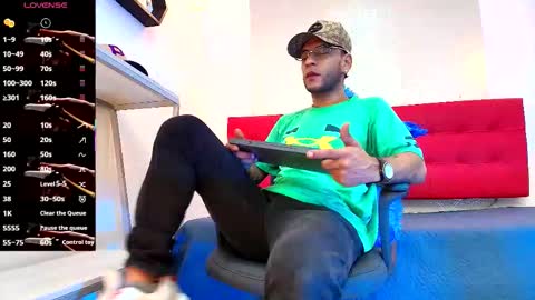 Snapshot of andrey_u92 chatting on October 19, 2025, 9:59 pm online show from October 19, 2025, 9:59 pm