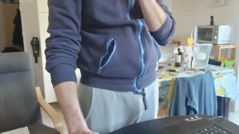 Snapshot of androx77 chatting on November 17, 2025, 11:38 am androx77 online show from November 17, 2025, 11:38 am