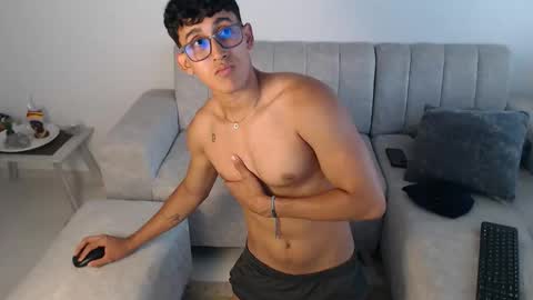 Snapshot of androx_boy chatting on October 28, 2025, 9:06 pm Androx boy online show from October 28, 2025, 9:06 pm